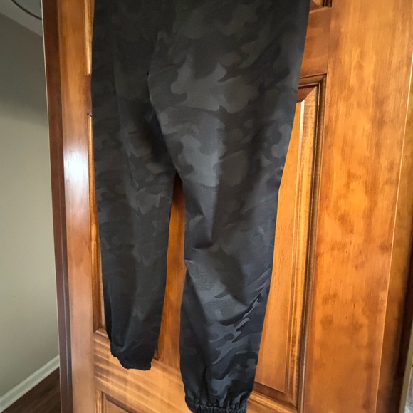 Black camo- Liverpool utility jogger pant zipper hem 31/12 New with tags - Picture 6 of 7